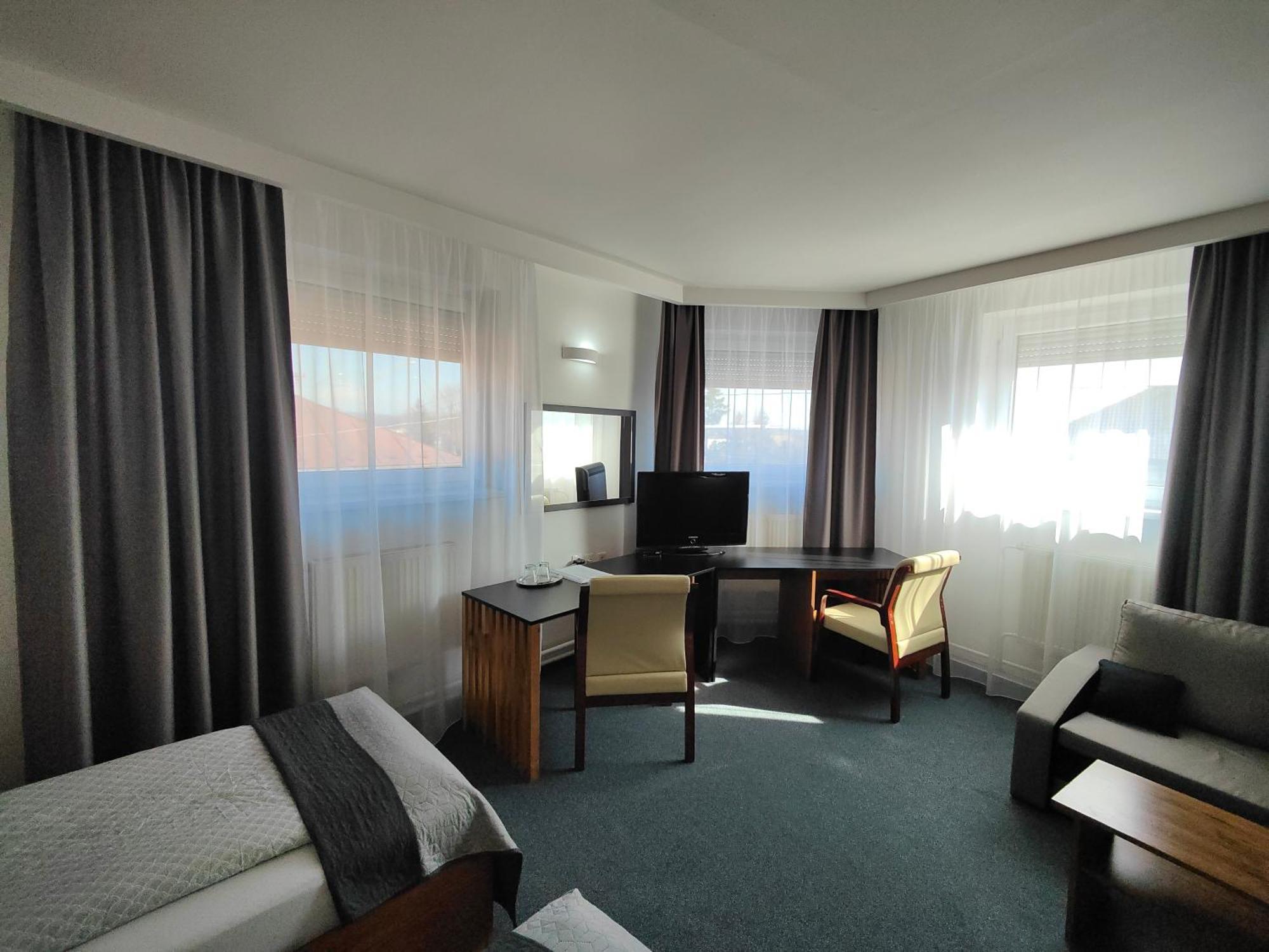Hotel P7 Lucenec Exterior photo